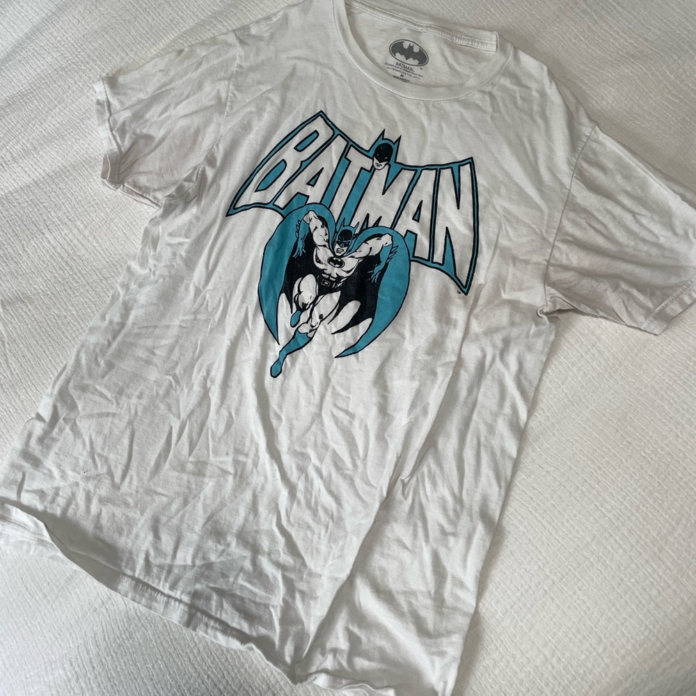 Batman Tee Men’s M (fits like a small)